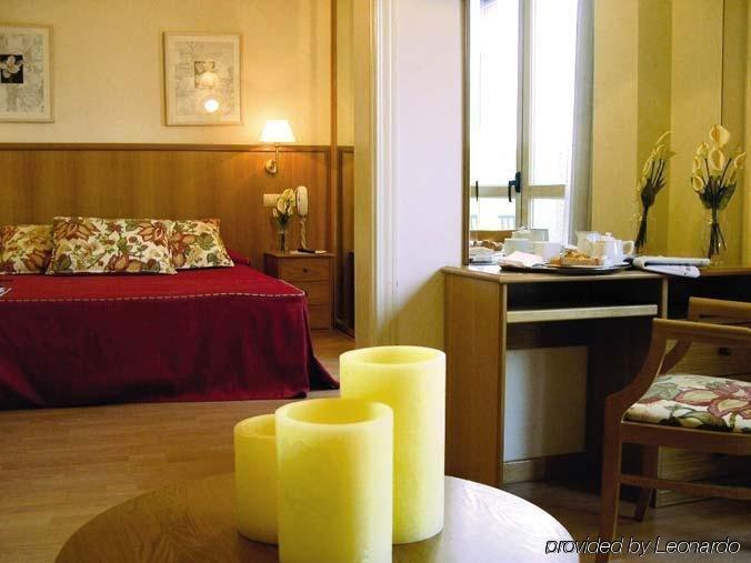 Arturo Soria Centro Hotel Madrid Bagian luar foto