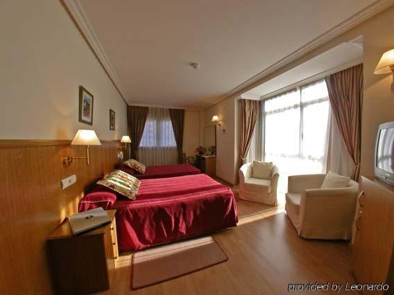 Arturo Soria Centro Hotel Madrid Bagian luar foto